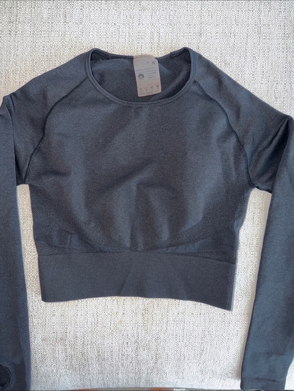 Black Long-Sleeve Seamless Crop Sweatshirt - Performance Knit